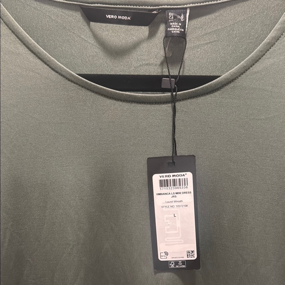 🆕 Vero Moda Green Long Sleeve Bodycon Dress w PeekaBoo back. L. NWT!!💥💥 - Picture 2 of 3